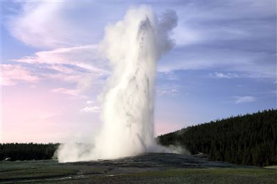 Old Faithful Geysir im Yellowstone Nationalpark